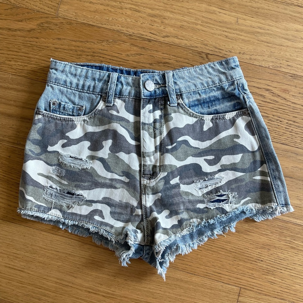 BDG Urban Outfitters Dree Cheeky High Rise Camo Front Denim Jean Shorts 25W